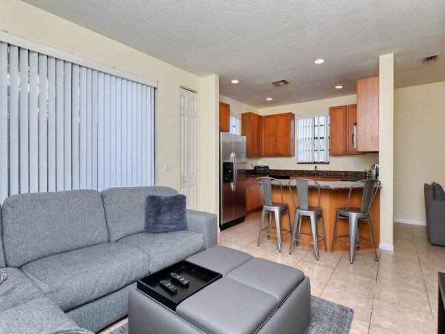 Building Photo - 102 Astor Cir