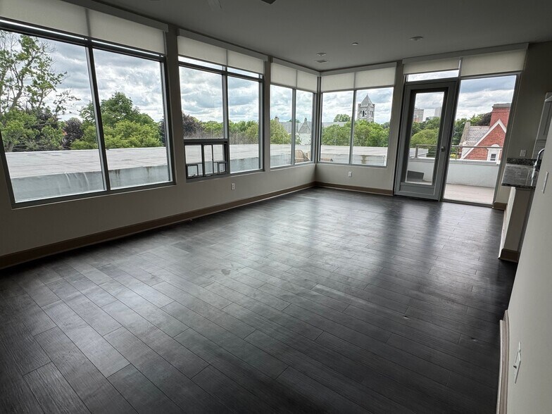 Building Photo - 600 East Ave