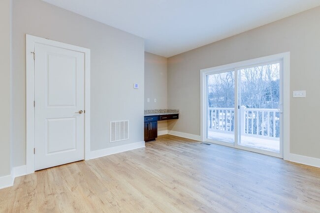 Building Photo - Available August 1st - 3 Bedroom Townhouse in Franklin Regional School District