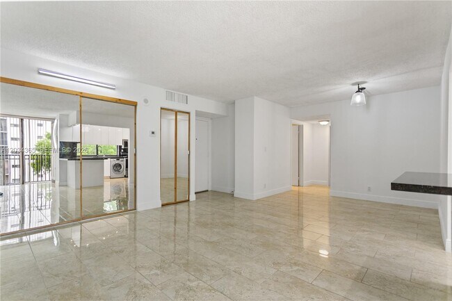 Building Photo - 17021 N Bay Rd