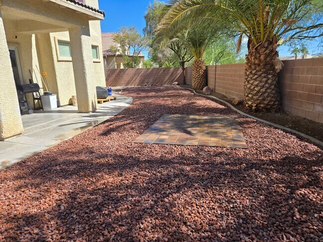 Building Photo - 2 Story Home with Gorgeous Tile Floors Downstairs