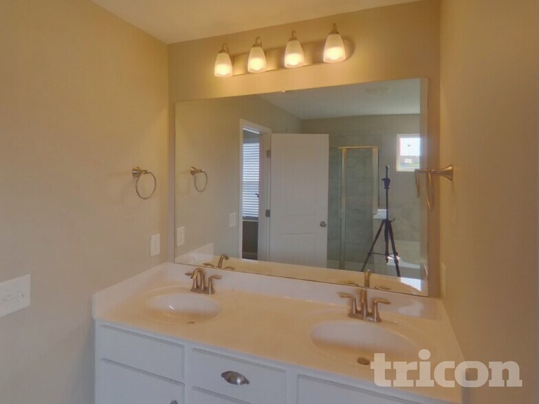 Building Photo - 105 Davenport Dr