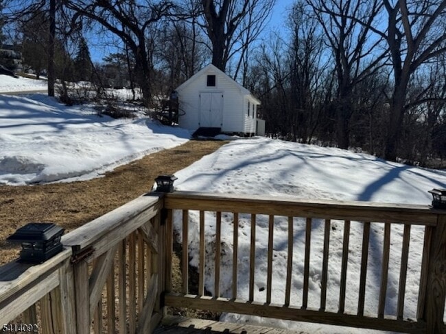 Building Photo - 44 Oak St