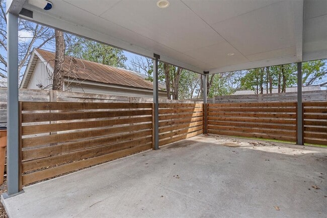 Building Photo - 2705 S 2nd St