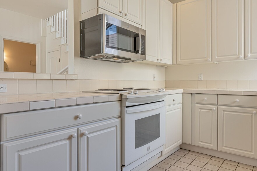 Building Photo - 2561 Park Blvd