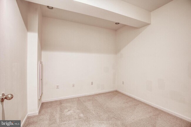 Building Photo - 1001 Meadow Ct