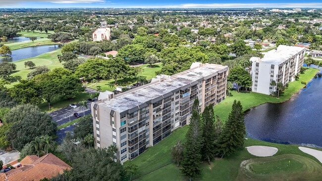 Building Photo - Gorgeous 2 bedroom 2  Condo in Boca Raton across from Nova University