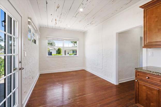 Building Photo - 301 Central Dr