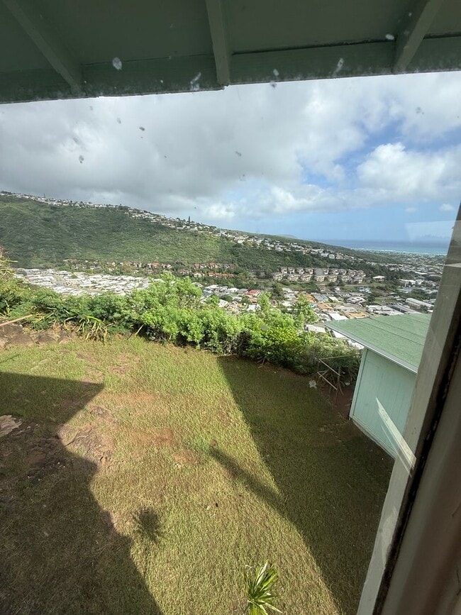 Building Photo - For Rent – 2BR / 1BA Home with Stunning Kahala Mountain View