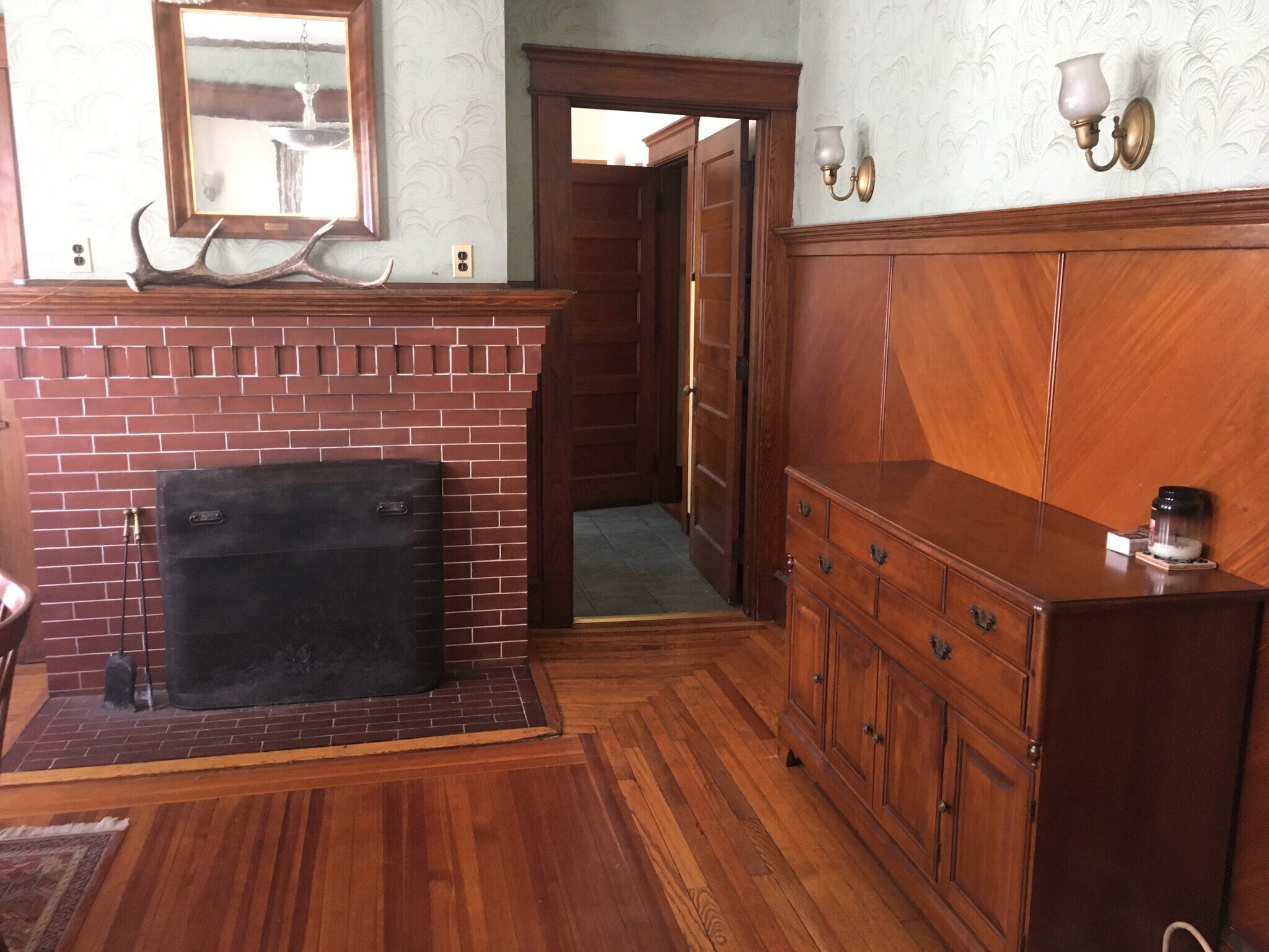 dining to kitchen - 266 Willow St