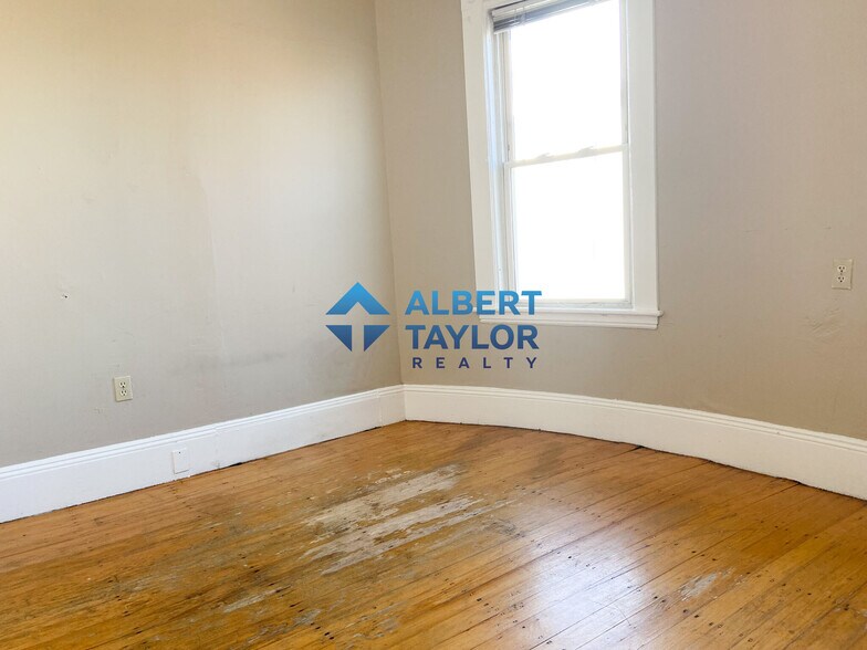 Building Photo - 8 Sunset St