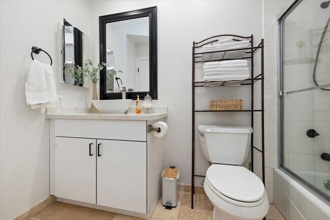 Building Photo - 73417 Foxtail Ln