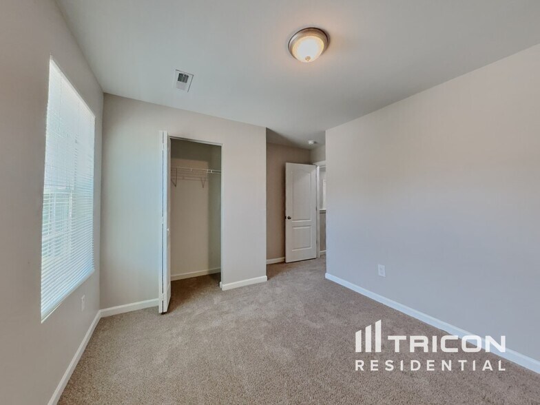 Building Photo - 95 Fleetwood Ct