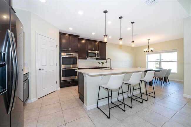 Building Photo - 2630 Summerland Way