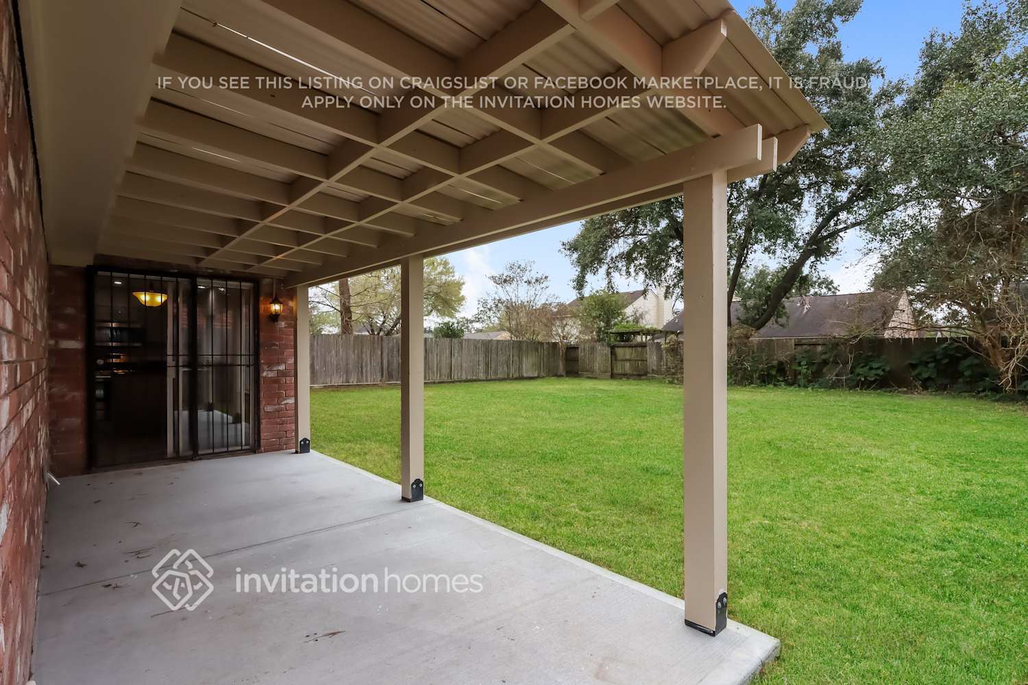 Building Photo - 18023 Holly Forest Dr