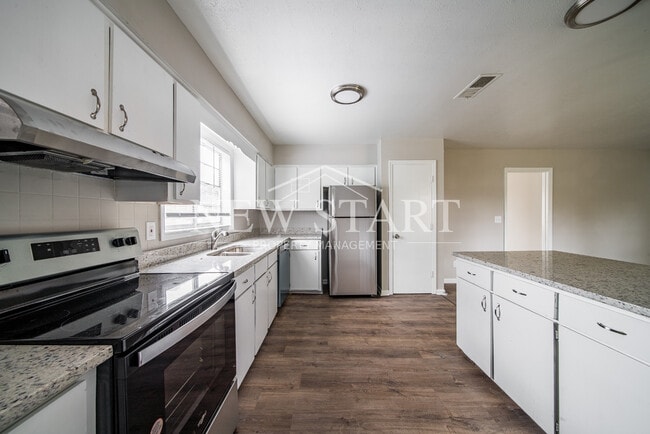 Building Photo - 1417 Celeste Dr