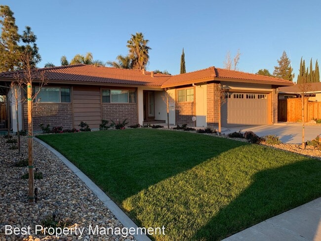 Building Photo - 4 br, 2 bath House - 223 Laguna Dr