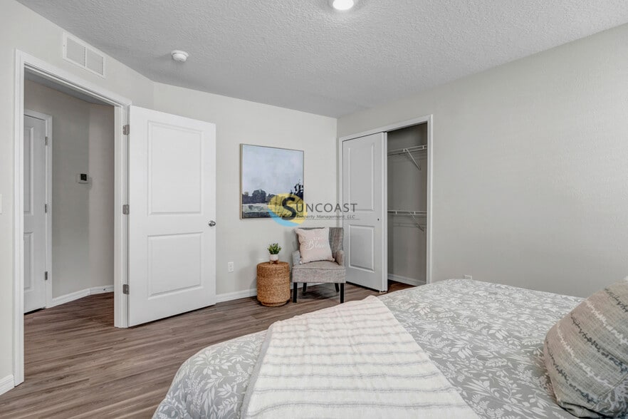 Building Photo - 6473 Sweetbay Ln