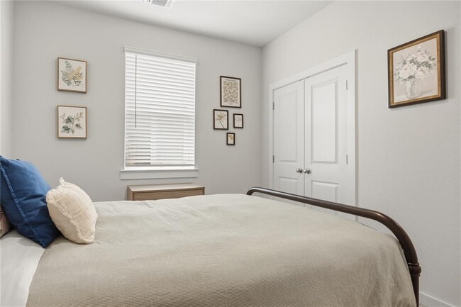 Building Photo - 514 Clearlake Dr