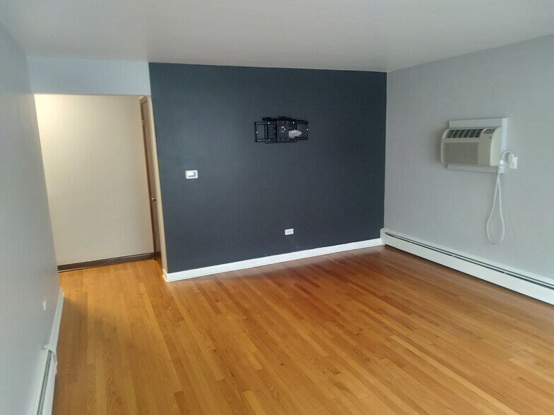 Building Photo - 510 S NW Hwy