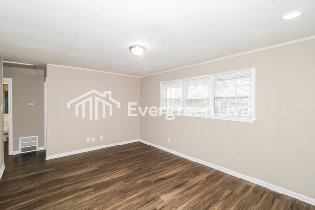 Building Photo - 4053 Chippewa Rd