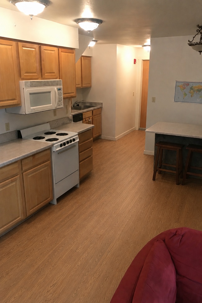 Interior Photo - 810