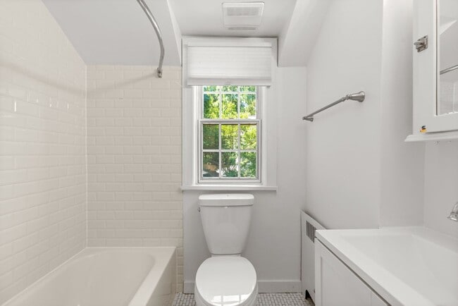 Building Photo - 3 Bed 3 Bath - Bethesda Colonial - Move-In...