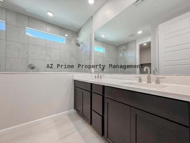 Building Photo - 5138 E Anderson Dr