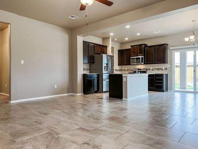 Building Photo - Modern 3 Bed 2 Bath Home - Pet Friendly!
