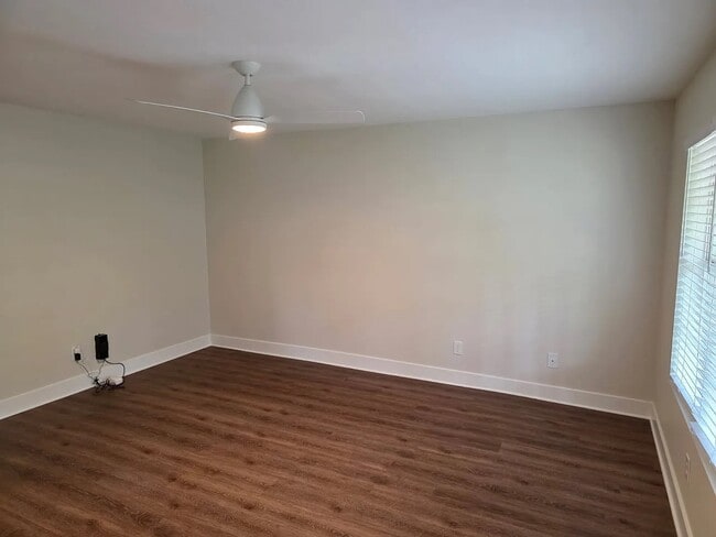 Building Photo - 806 Park Lane