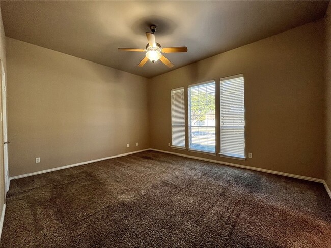 Building Photo - 1506 Poinsettia Blvd