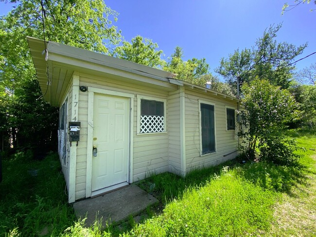 Primary Photo - Apartment