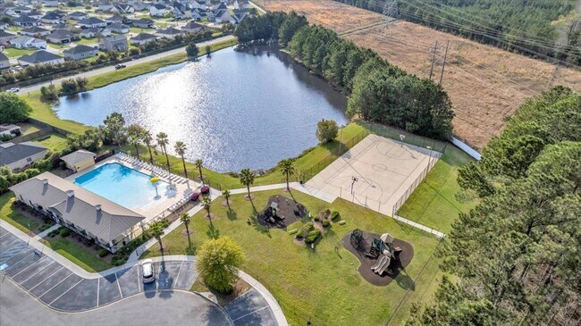 Building Photo - 3 Bed, 2. 5 Bath Like New Townhome in Richmond Hill