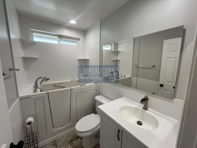 Building Photo - 14786 Shadow Dr