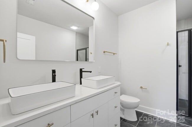 Building Photo - 1310 Carolyn Dr