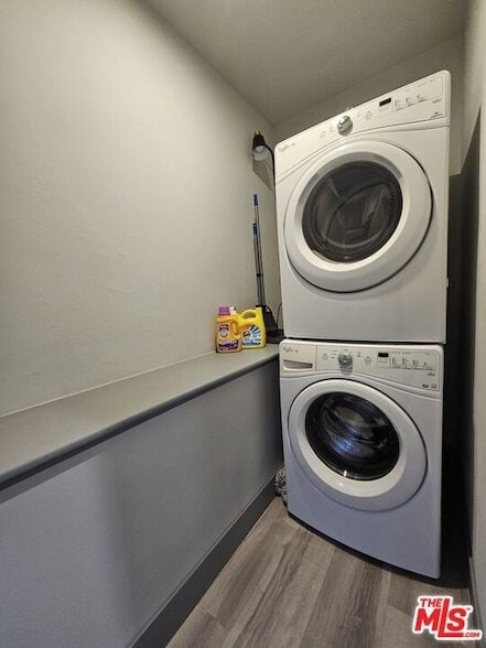 Building Photo - 1559 1/2 S Harvard Boulevard Unit