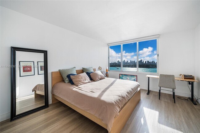 Building Photo - 1000 West Ave