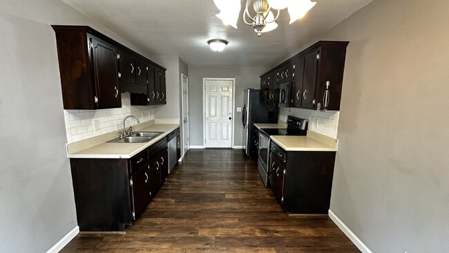 Building Photo - 3541 Sandpiper Dr