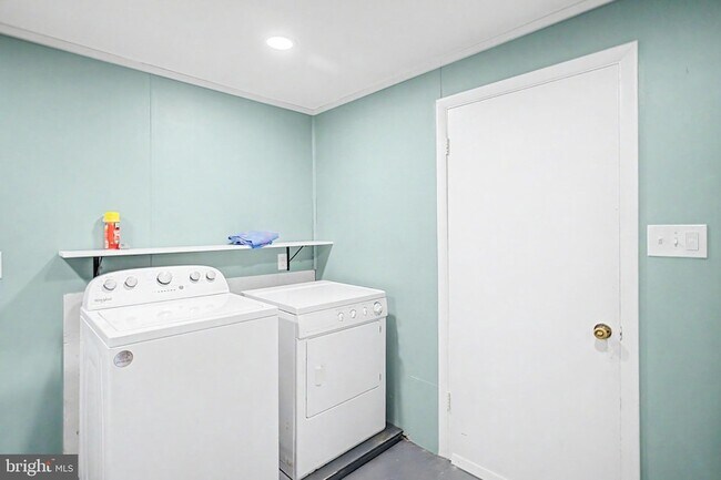 Building Photo - 26 French Ln