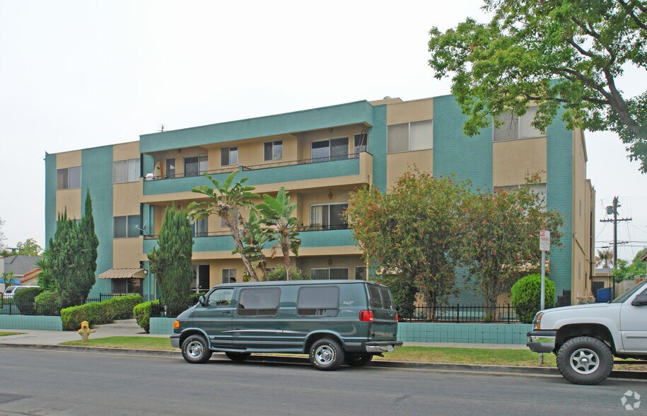 Building Photo - 1533 Hi Point St