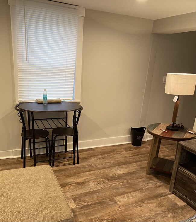 Mini dining area - 565 pennington ave