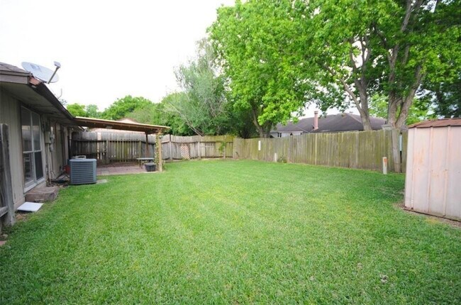 Building Photo - 3727 Meadow Pl Dr