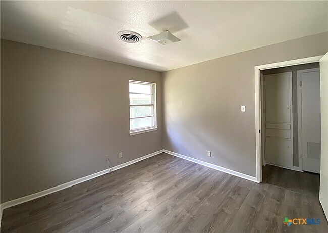 Building Photo - 2306 Poage Ave