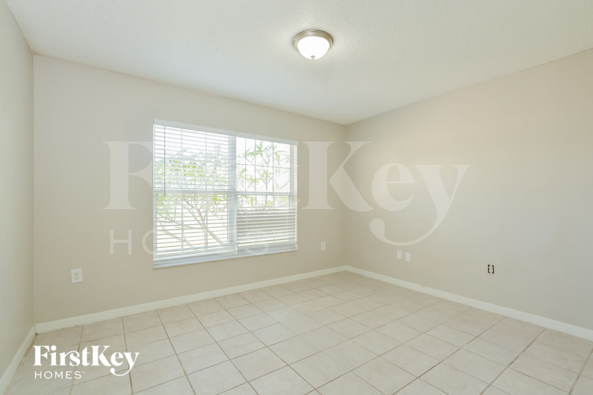 Building Photo - 521 Finch Ln