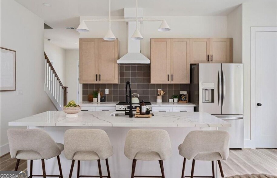 Building Photo - 1265 Oak St SW