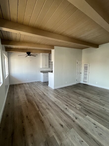 Building Photo - 1246 W 93rd St