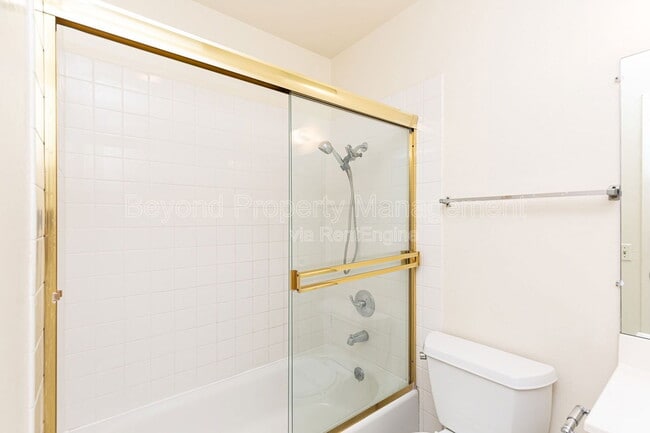 Building Photo - 8740 Flanders Dr