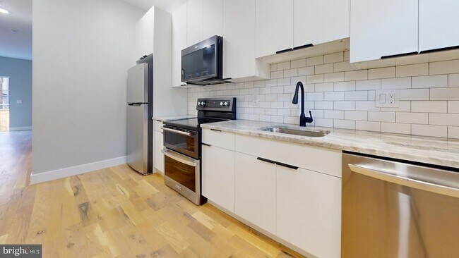 Building Photo - 5412 Delancey St