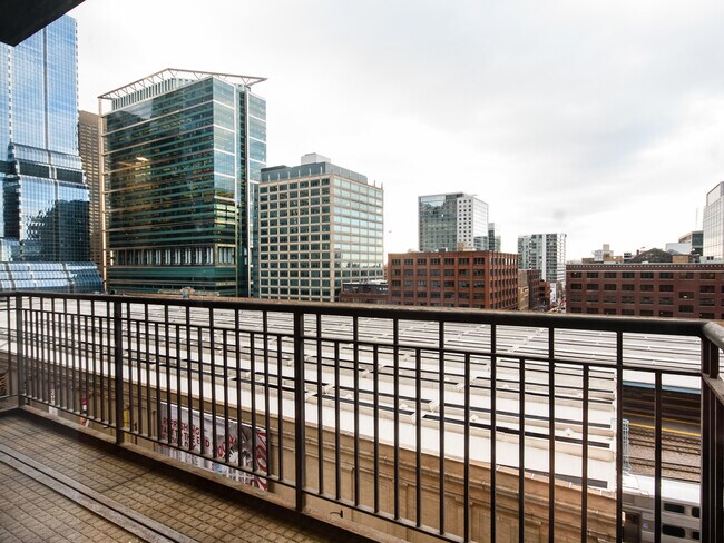 Building Photo - 165 N Canal St