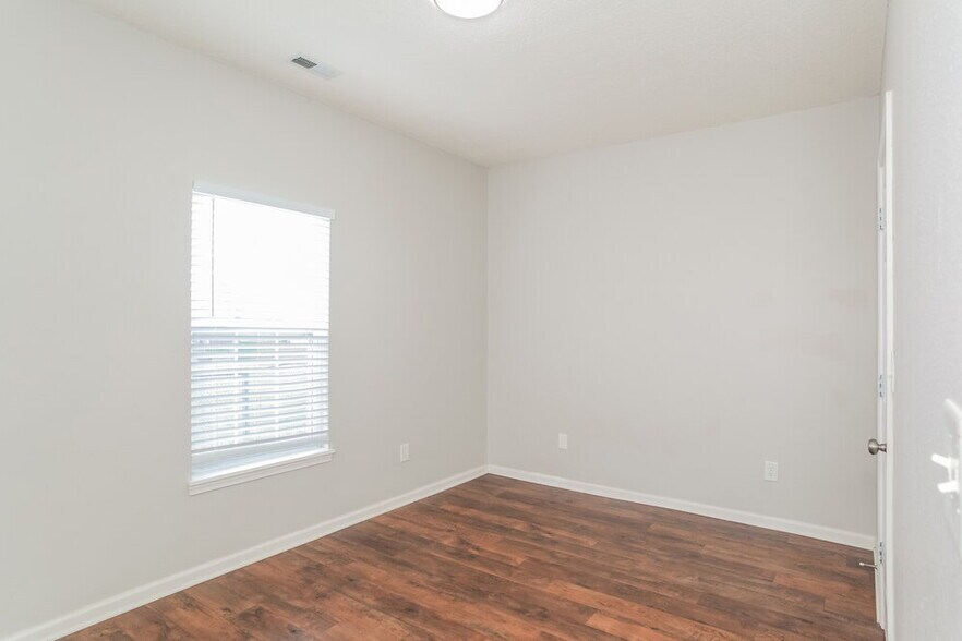 Building Photo - 3500 Limelight Ln